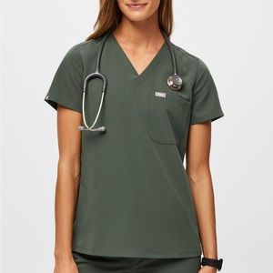 Figs Catarina one-pocket Moss scrub top